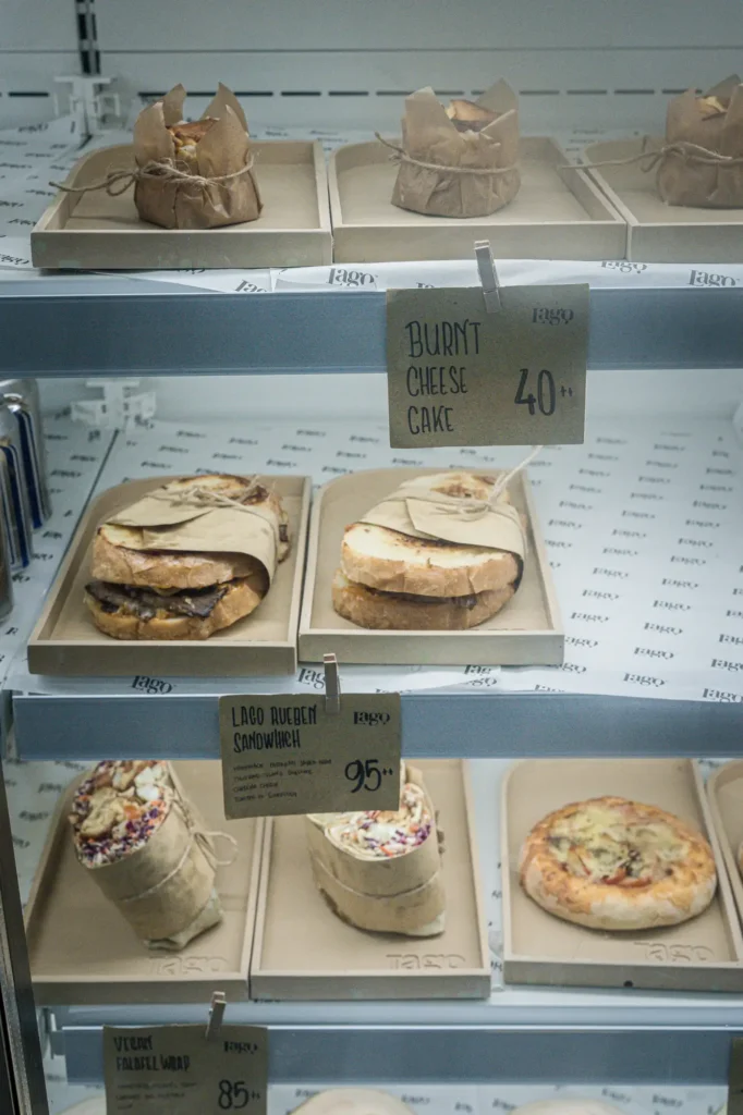 Grab-and-go cabinet with burnt cheesecake, sandwiches and pizza pies at Dawn cafe Lago Nusa Lembongan