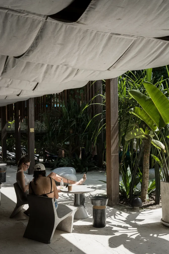 Guests at the outdoor seating under shade-cloth ceiling at Dawn cafe Lago Nusa Lembongan