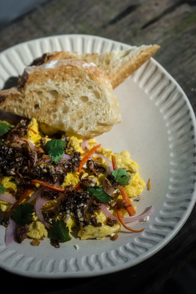 Spicy scrambled eggs with crispy shallots and pickled onion at Dawn cafe Lago Nusa Lembongan
